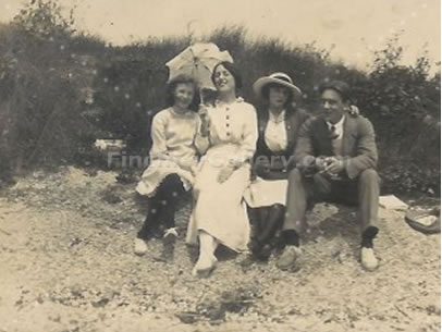 ELSIE MULLEY WITH SISTER AND FRIENDS, c1913